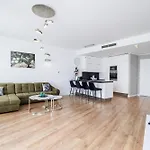 Apartment About Art - Ovo