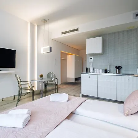 About Art - Ovo Apartment