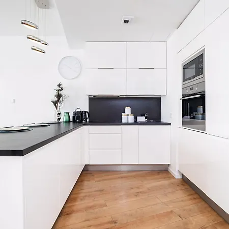 아파트 About Art - Ovo